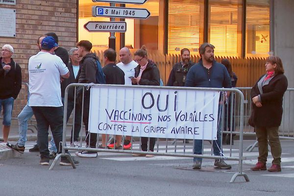 Peu d'éleveurs présents pour cette manifestation à Bordeaux mais représentatifs de l'inquiétude de la filière sur son avenir