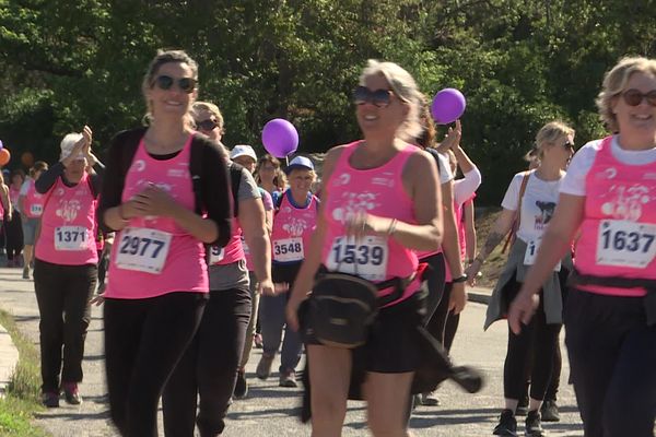 La course La Marseillaise des femmes part du Parc Borély et suit un parcours de 5 km environ. 8500 personnes ont participé à cette édition 2023.