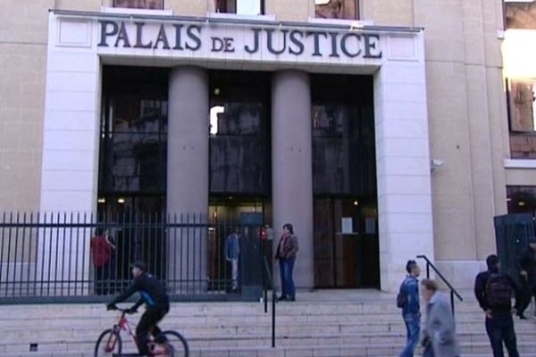 Nîmes - palais de justice - archives