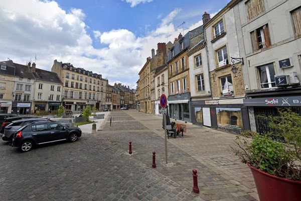 La place de la Halle va être équipée de ralentisseurs.