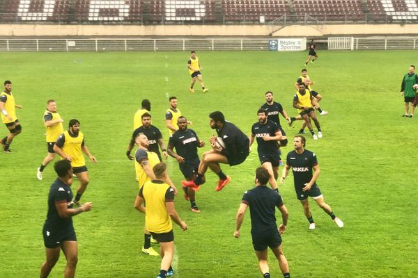 L'Ubb se prépare avant la rencontre à Biarritz le 14 août 20. 