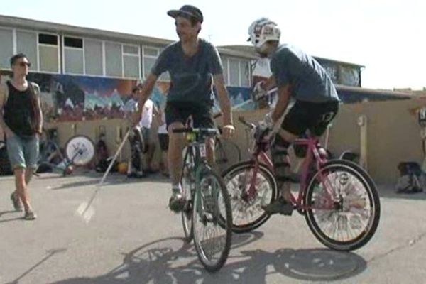 Le bike polo, c'est comme le polo mais sans cheval et à vélo