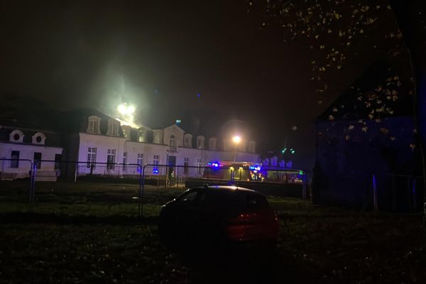 Intervention des pompiers au château de la Branchoire (photo prise à 23h15)