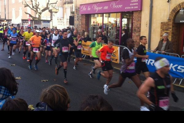 Les coureurs se sont élancés à 10 heures ce samedi au départ de Fleurie.