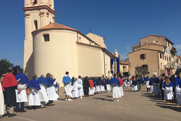 A Piana, la rencontre des confréries de Corse.