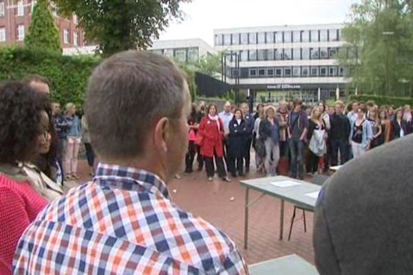 Samedi 14 juin, devant le lycée Charles Baudelaire de Roubaix