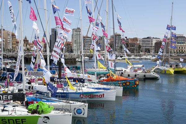 La flotte des figaros, à Gijon, Espagne.