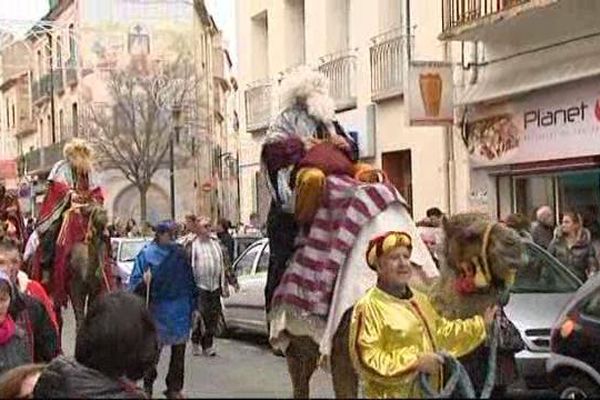 Les Rois mages de Rivesaltes défilent en chameau