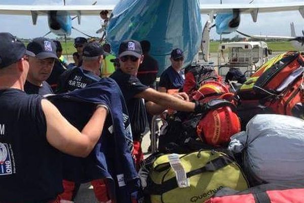 #Irma @PUI_FRANCE Equipe POMPIERS DE L'URGENCE INTERNATIONALE engagée sur terrain à St Martin avec SOS ATTITUDE et SSF, assistance médicale