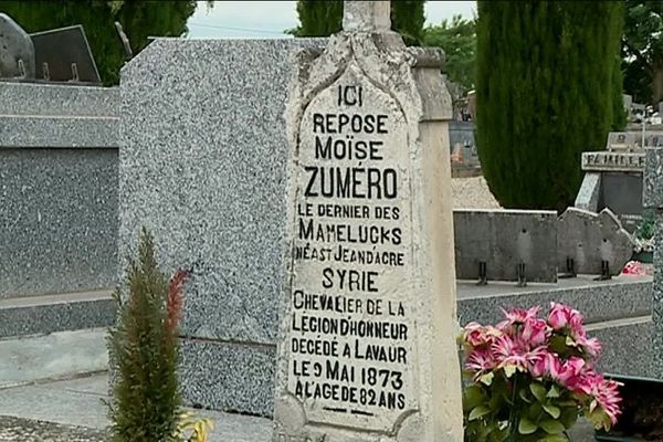 La tombe de Moïse Zumero, dans le cimetière de Lavaur (Tarn).