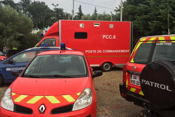 Saint-Julien-de-Peyrolas (Gard) - le poste de commandement des opérations de secours et de recherches après les inondations - août 2018.