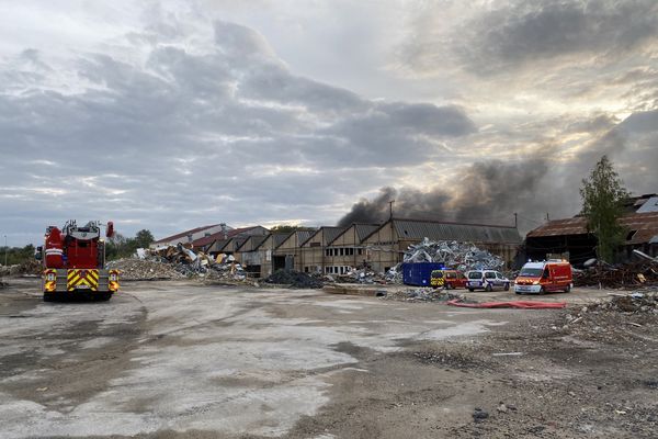 incendie sur l'ancien site des verreries de Reims