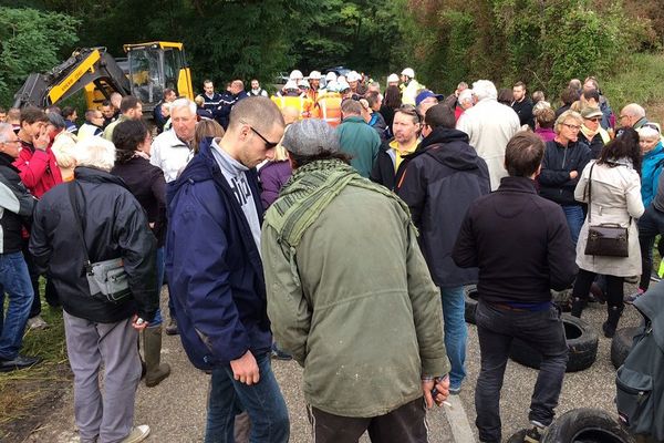 Les anti-GCO mobilisés en lisière de la forêt de Kolbsheim/Ernolsheim-sur-Bruche