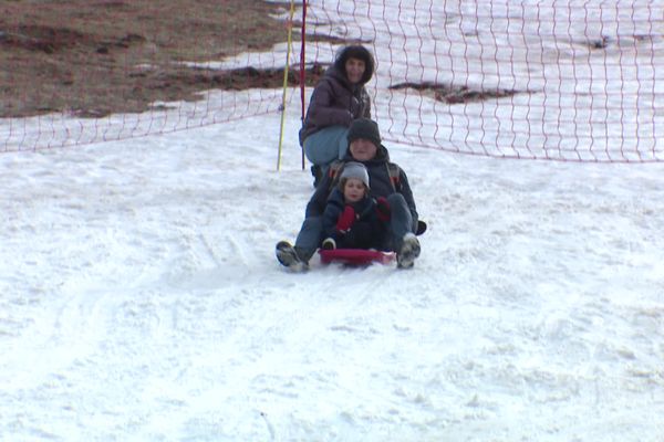 La station ligérienne de Chalmazel souffre du manque de neige pendant les vacances d'hiver