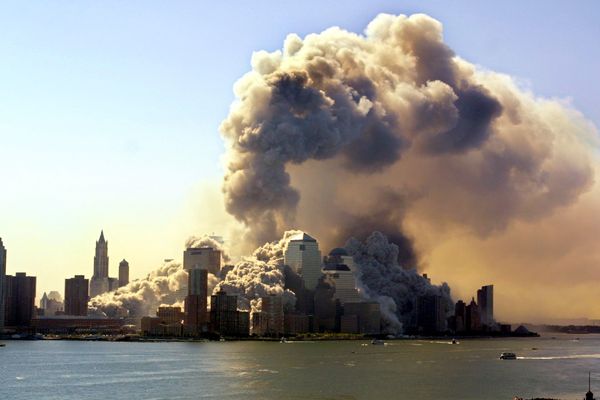 11 septembre 2001 - Frappées par deux avions, les deux tours du World Trade Center de New-York finissent par s'effondrer 