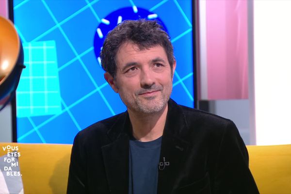 Albin de la Simone sur le plateau de "Vous êtes formidables" le 11 mai 2023.