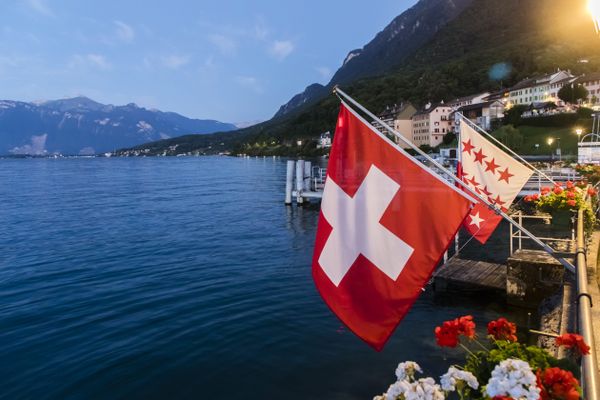 Saint-Gingolph, en Haute-Savoie, est située à la frontière entre la Suisse et la France - illustration