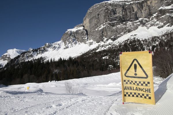 Une signalétique d'avalanche sur le plateau d'Assy en Haute-Savoie