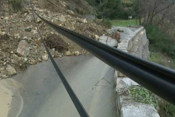 Route coupée dans l'arrière pays mentonnais suite aux fortes pluies de janvier 2014