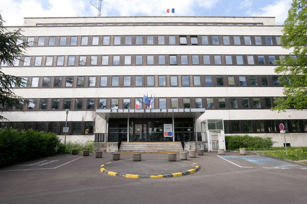 Le commissariat place Suquet à Dijon