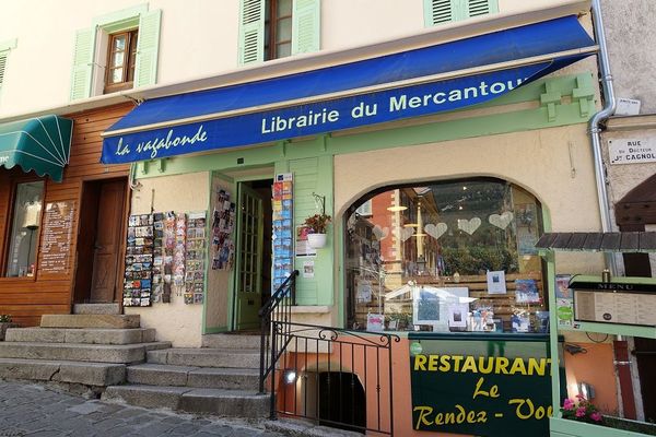 Située dans le vieux Saint-Martin-Vésubie, la librairie "la vagabonde" que ses propriétaires ont dû abandonner temporairement à cause de la tempête Alex