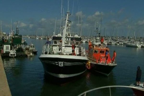 Le chalutier dans le port d'Arcachon