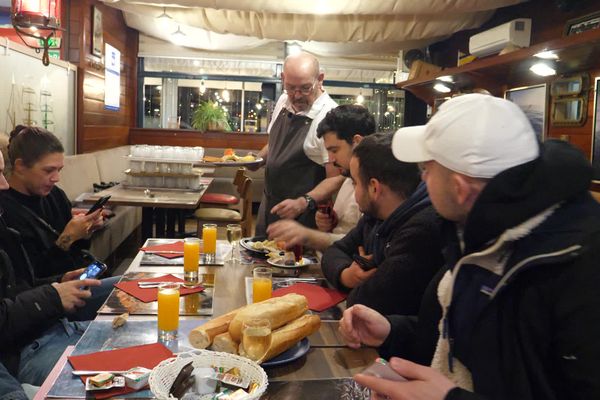 Petit déjeuner ou plat à tout heure. Le Chatillon ouvre à 5h30.