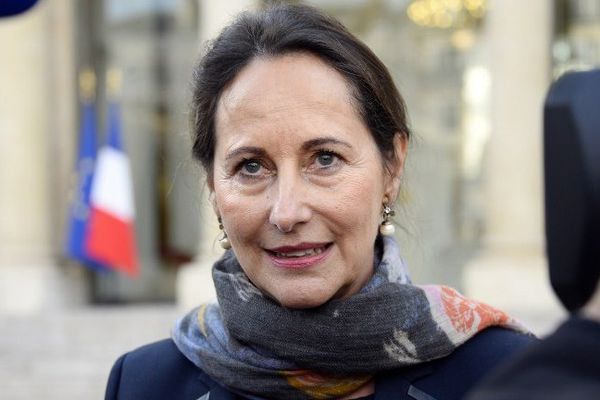 Ségolène Royal répondant à la Presse, ce mercredi matin dans la cour de l'Elysée.