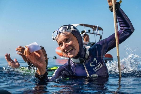 La championne Alice Modolo tout sourire après sa performance à Kalimata en Grèce, elle a plongé à moins 86 mètres.