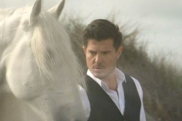 Vincent Niclo pendant le tournage de son clip.