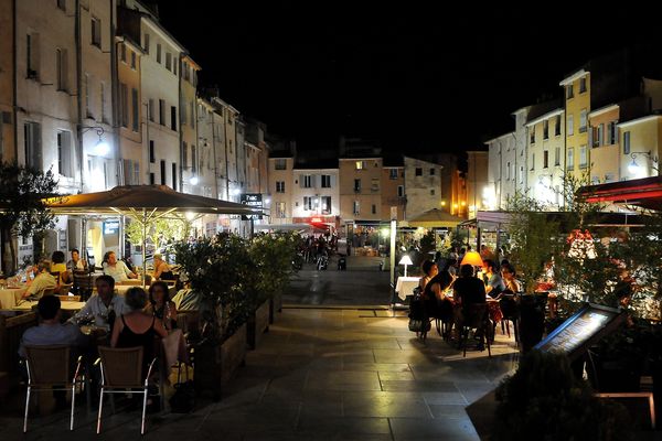 centre ville d'Aix-en-Provence, une soirée d'été