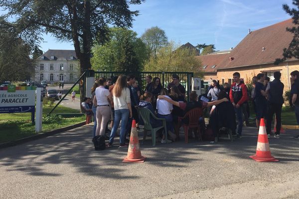 Le blocage du lycée agricole Le Paraclet à Cottenchy près d'Amiens - 19 avril 2018