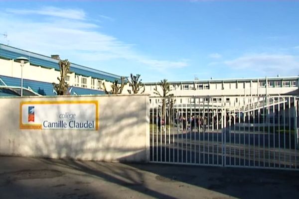 Le Collège Camille Claudel à Dijon propose cette classe expériementale comportant des sportifs de haut niveau, des élèves en situation d'échec scolaire et des élèves handicapés.