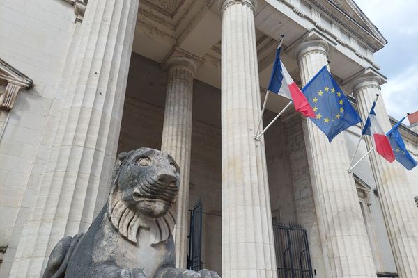 Le tribunal judiciaire d'Orléans accueille le procès d'assises concernant l'affaire du double meurtre de Châlette-sur-Loing et Pannes (Loiret)