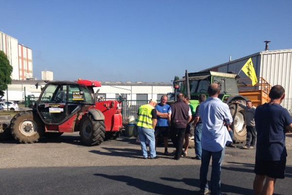 La fromagerie de Benestroff bloquée depuis ce matin par une vingtaine d'agriculteurs de la Coordination Rurale