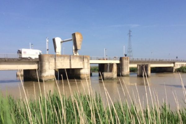 Le pont du Brault à Marans en Charente-Maritime.