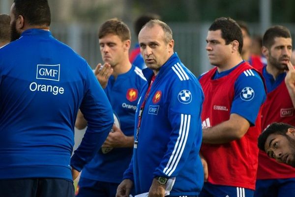 Philippe Saint-André et les joueurs du XV de France à Marcoussis