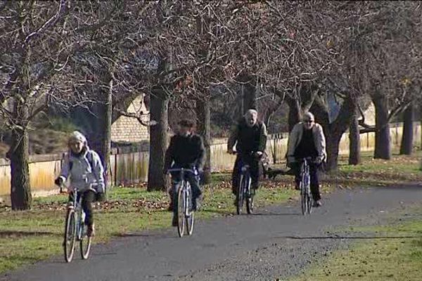 Trois morts sur les routes de l'Allier en 2015, un chiffre en hausse. Les associations appellent à la prudence et au respect de tous sur les routes.