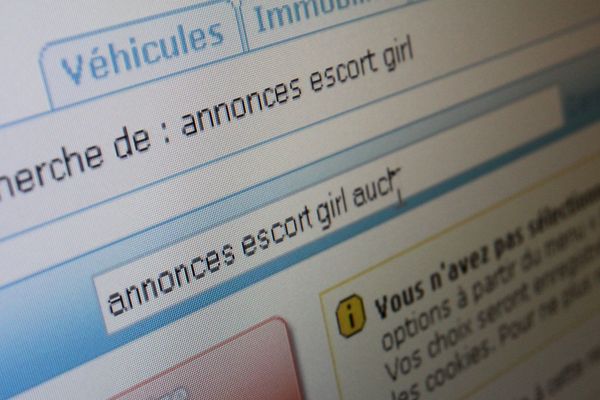 La prostitution étudiante passe souvent par le biais de petites annonces sur Internet