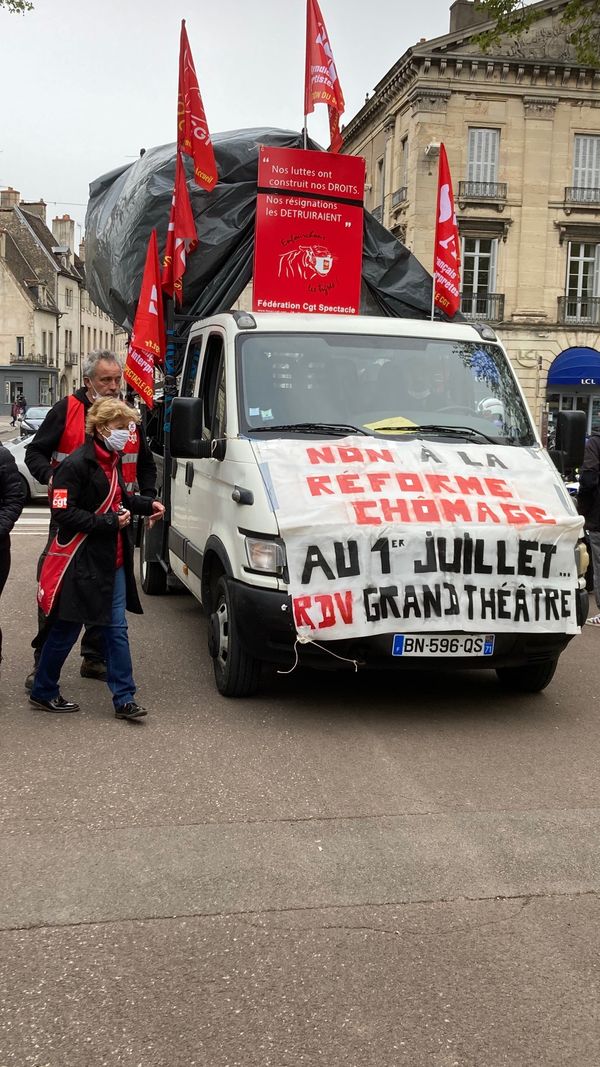 The demonstration was placed under the sign of the convergence of struggles.