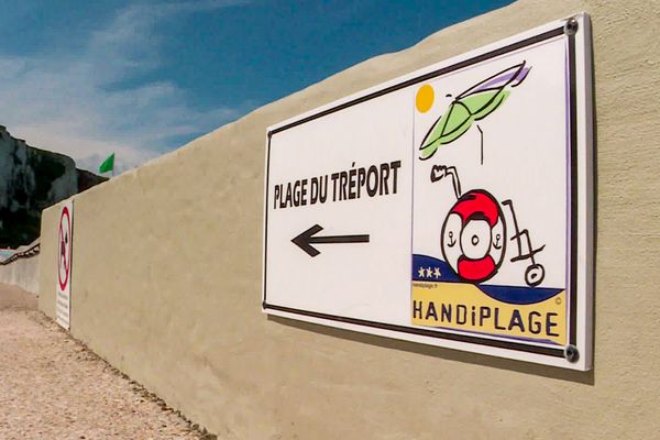 La Tréport, la première plage à avoir obtenu le label Handiplage en Seine-Maritime.