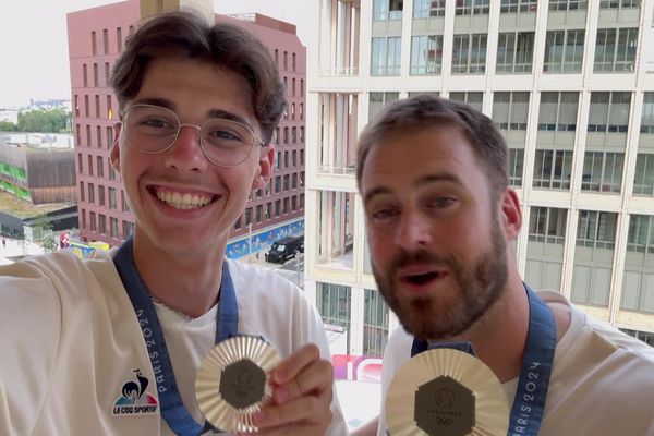 Tout deux issus du club de Nîmes, dans le Gard, les archers Jean-Charles Valladont et Baptiste Addis ont rapporté lundi une médaille d'argent après leur défaite en finale à Paris face à la Corée du Sud - juillet 2024.