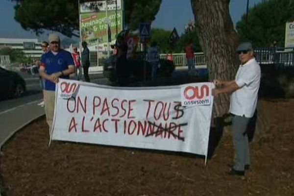 Manifestation tôt ce jeudi matin d'une vingtaine de salariés de la société ASSYSTEM.