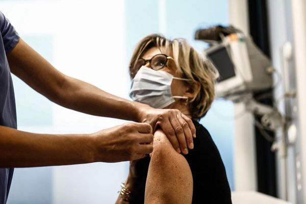 Les personnels de santé âgés de plus de 50 ans ou présentant des comorbidités pourront se faire vacciner en Normandie à partir de cette semaine