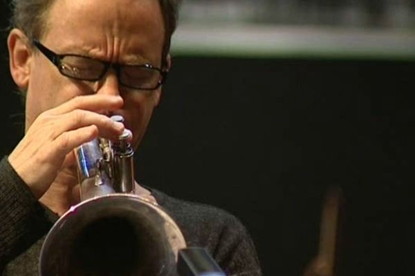 Le trompettiste Bill Mobley joue avec l'Orchestre d'Auvergne