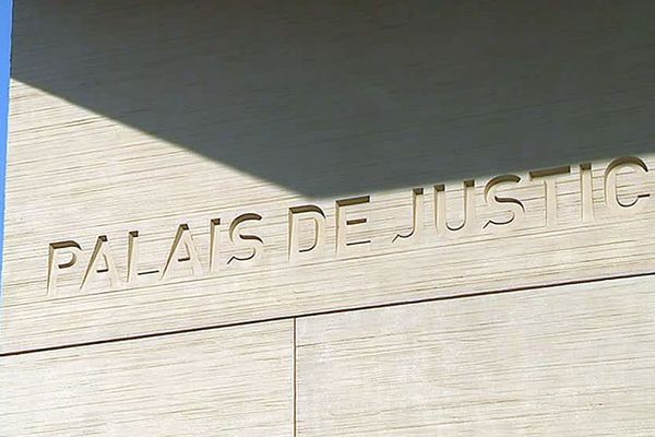 Béziers (Hérault) - le palais de justice - archives