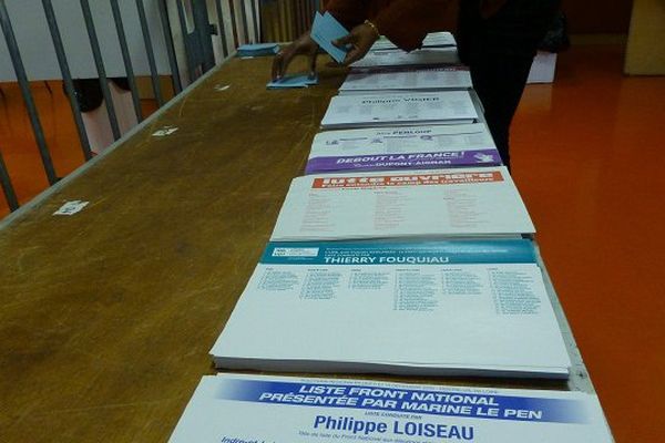 Des élections marquées par une forte abstention et la montée du Front National. 