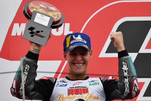 Avec ce nouveau podium à Motegi, Fabio Quartararo, 20 ans, remporte le titre honorifique de Rookie of the Year 2019.
