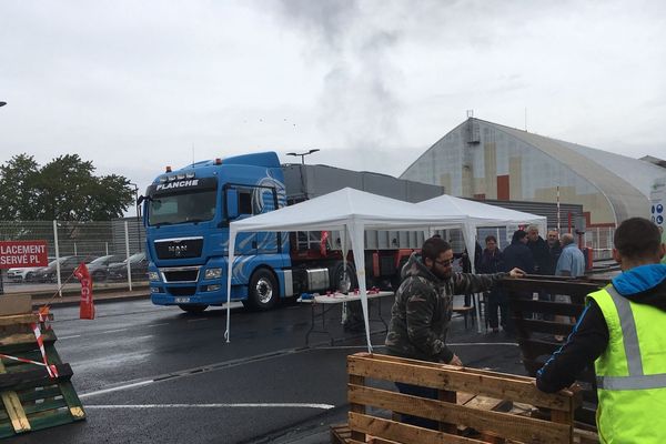 Lundi 28 octobre, les salariés de la Sucrerie de Bourdon à Aulnat, près de Clermont-Ferrand, se sont une nouvelle fois mobilisés.