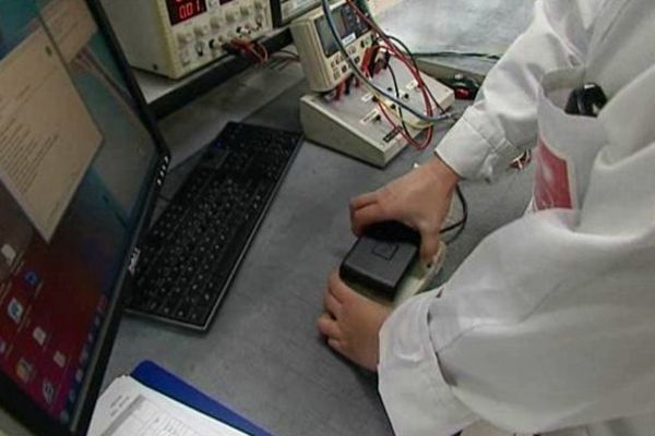 Cette batterie conçue par Saft servira à alimenter le système Pixium, permettant de redonner la vue aux aveugles. Début 2015, la batterie était en phase de test à Poitiers.